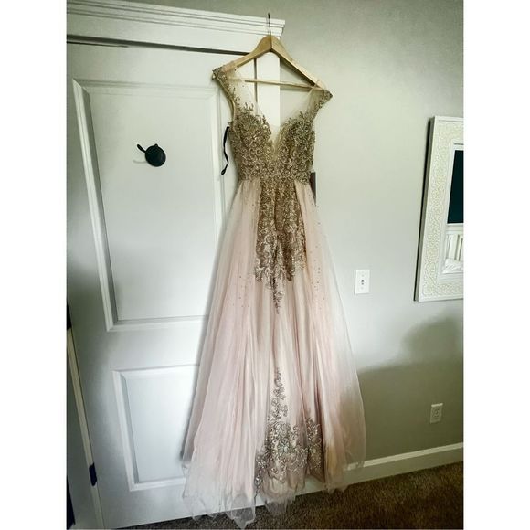Camille La Vie Dresses & Skirts - Camille La Vie Blush formal prom dress w/ rhinestone baroque detailing, size 0